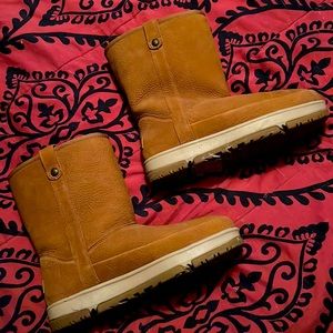 UGG boots!! Size 9US